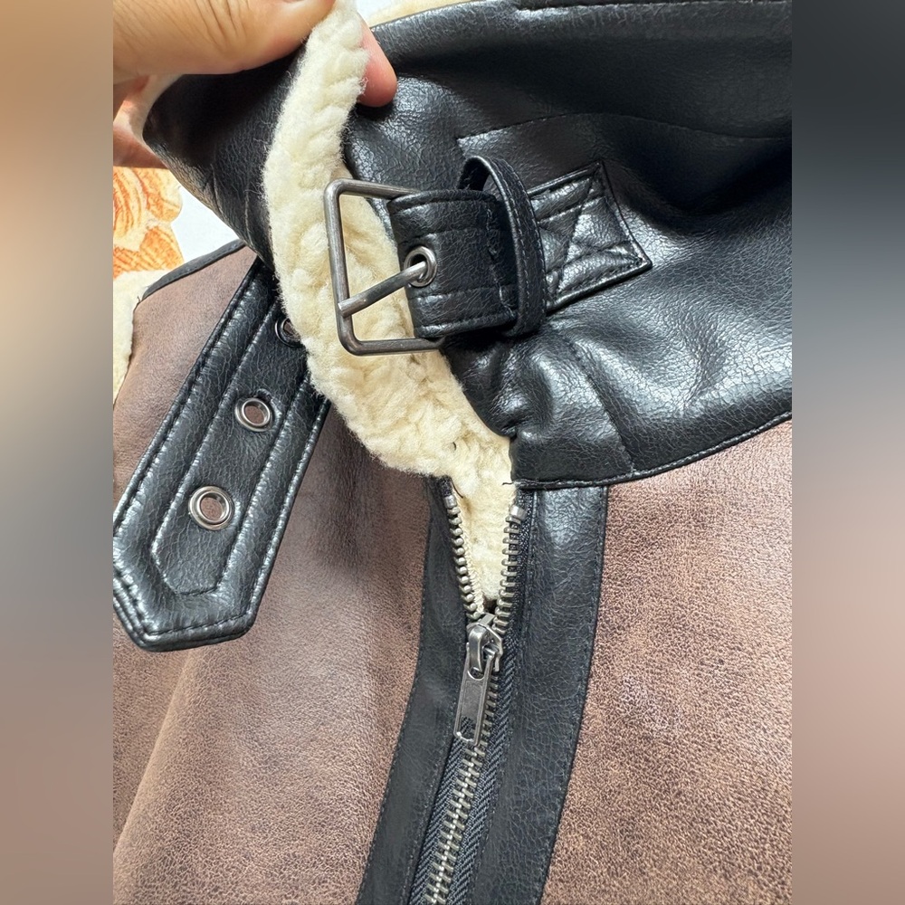 DIVIDED Faux Leather Sherpa Vest - Picture 7 of 13